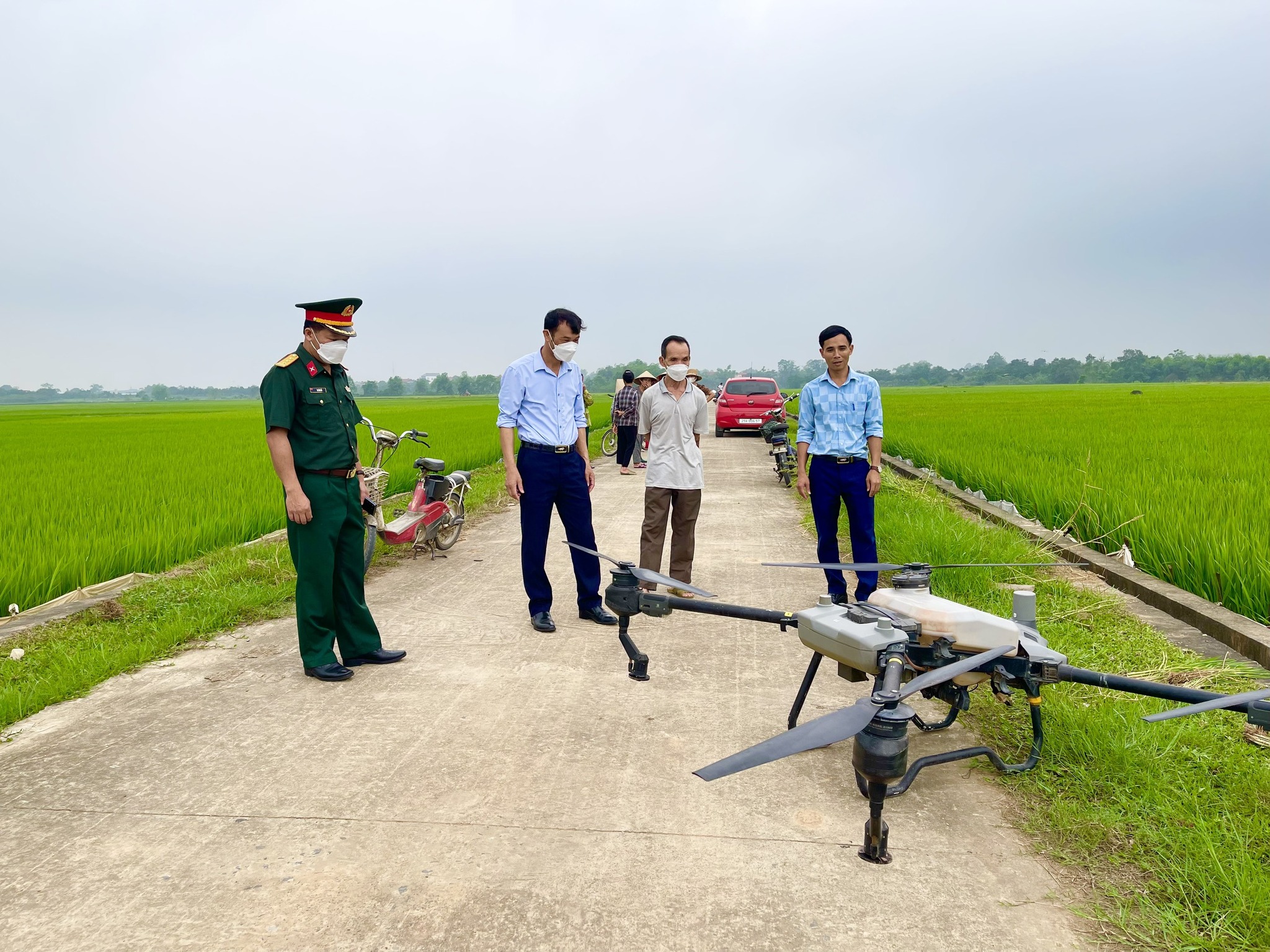 Hội Nông dân xã Trạch Mỹ Lộc đã triển khai Phun thuốc sâu hại lúa bằng công nghệ Máy bay không người lái trên diện tích 30ha lúa tại các thôn.