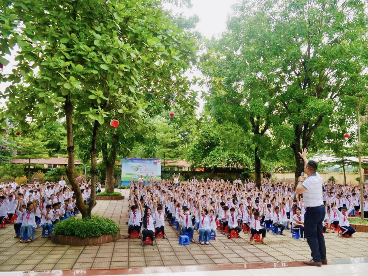 Hội LHPN huyện Phúc Thọ - xã Trạch Mỹ Lộc cùng với Đoàn thanh niên và Trường THCS tổ chức buổi kỹ năng mềm cho các em học sinh