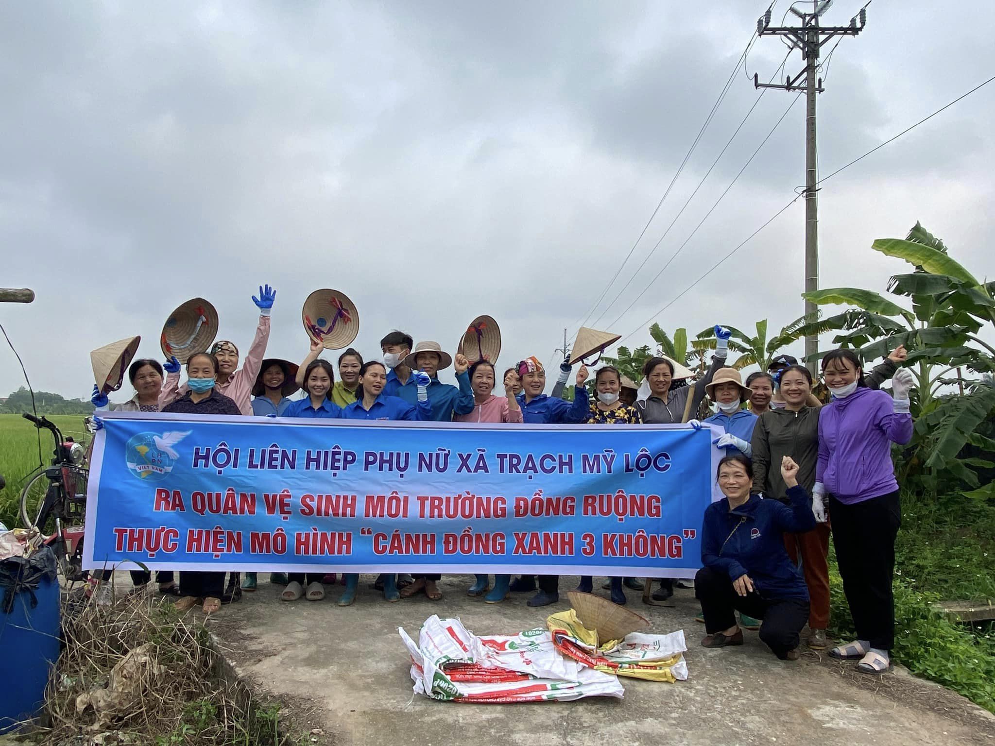 HỘI PHỤ NỮ Xã TRẠCH MỸ LỘC RA QUÂN MÔ HÌNH CÁNH ĐỒNG XANH 3 KHÔNG TẠI THÔN TUY LỘC