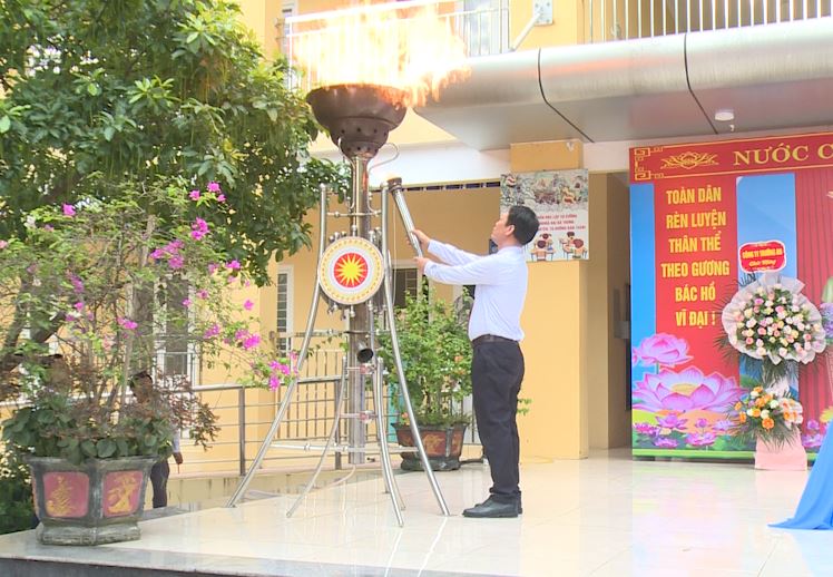 Thắp lửa truyền thống